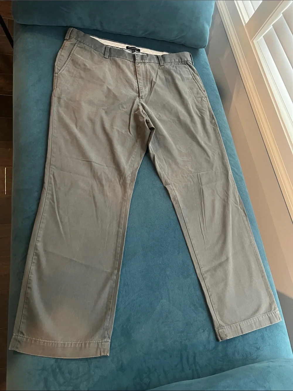 Men's Banana Republic Olive Green Casual Chinos. 38x32
